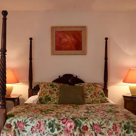 De Chateau De Vaux * Yvre-l'Eveque